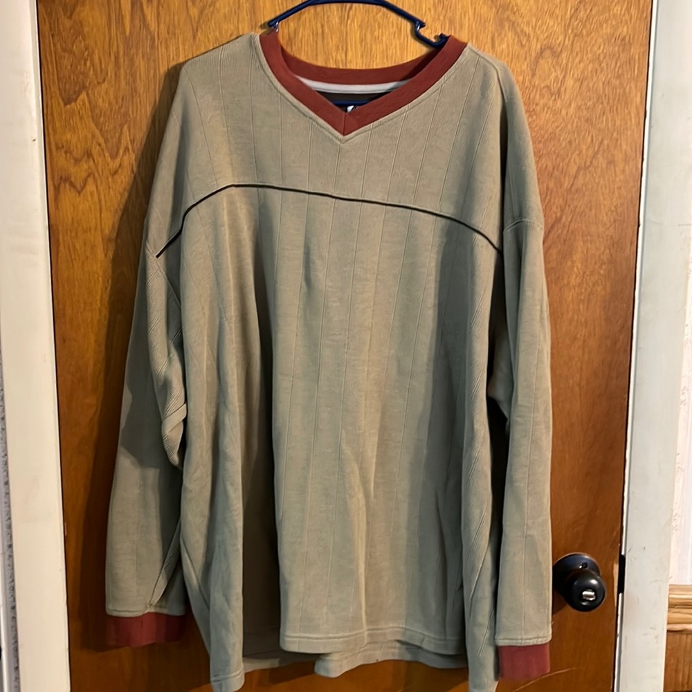 Columbia v neck sweater